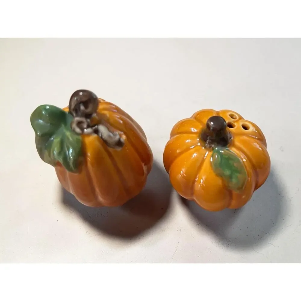 Pumpkin Mini Cracker Barrel Salt & Pepper Shakers Fall Harvest Halloween Decor